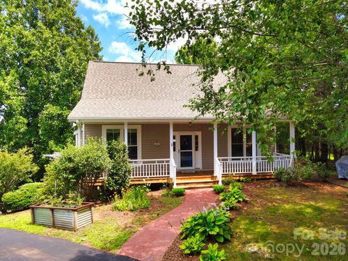 131 Macdougall Ln, Weaverville, NC, 28787-7704 | Card Image