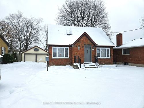 177 9th Ave, Kitchener, ON, N2C1S9 | Card Image
