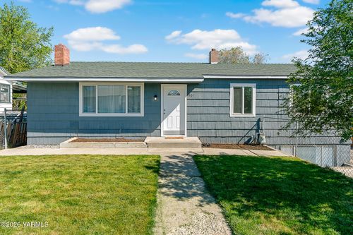 801 W Home Ave, Selah, WA, 98942-1033 | Card Image