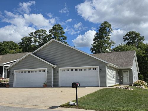 301 Creekside Court, Watertown, WI, 53098 | Card Image