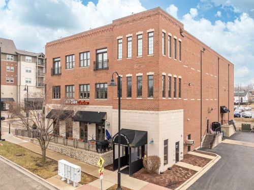 327-123 W Washington Street, Oswego, IL, 60543 | Card Image