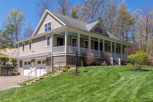 21 Peacock Rd, Rhinebeck, NY, 12572-1226 | Card Image