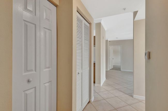 APT-302 - 6510 Emerald Dunes Dr, Condo with 2 bedrooms, 2 bathrooms and null parking in West Palm Beach FL | Image 6