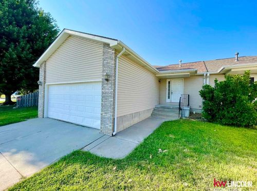 6804 Whitewater Ln, Lincoln, NE, 68521-8995 | Card Image