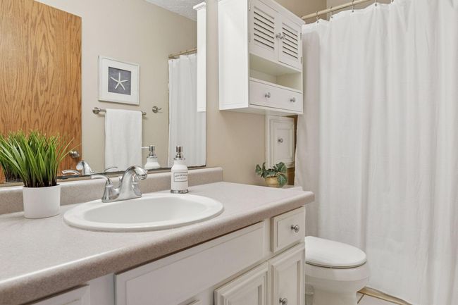 Main level bath with tile floors. | Image 20