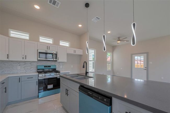 2414 Sam Wilson St, House other with 3 bedrooms, 3 bathrooms and 2 parking in Houston TX | Image 9