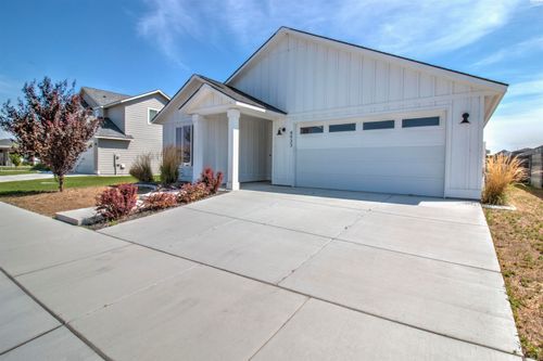 4933 White Dr, Richland, WA, 99352-8581 | Card Image