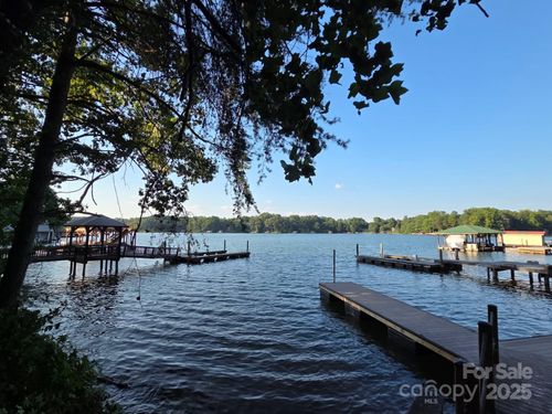 7326 Right Angle St, Sherrills Ford, NC, 28673-7768 | Card Image