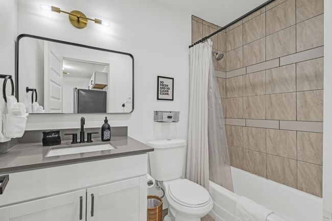 Bathroom | Image 17