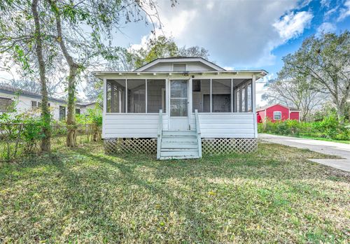 2012 Avenue F, Dickinson, TX, 77539-3504 | Card Image