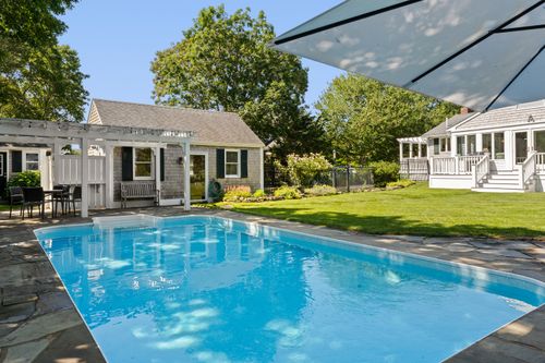 21 Kitts Field Cir, Edgartown, MA, 02539-7802 | Card Image