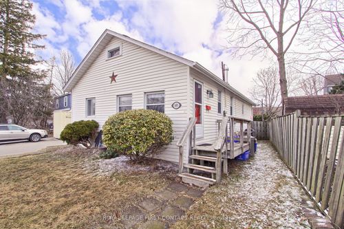 145 Wesley St, Newmarket, ON, L3Y3N9 | Card Image