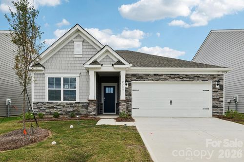 84 Cross View Dr, Waynesville, NC, 28786-7748 | Card Image