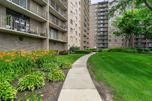 1101-6340 Americana Dr, Willowbrook, IL, 60527-2249 | Card Image