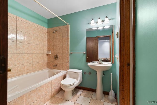 2nd floor full bath! | Image 33