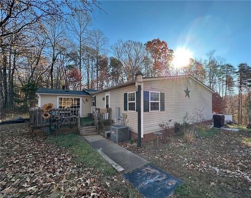 3921 Nc 8 Hwy S, Walnut Cove, NC, 27052-5648 | Card Image