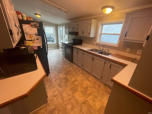 220 E 8th St, Matthews, IN, 46957-1207 | Card Image