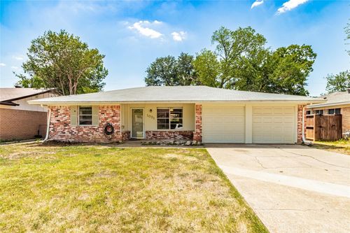 1021 Patricia St, Irving, TX, 75060-4826 | Card Image