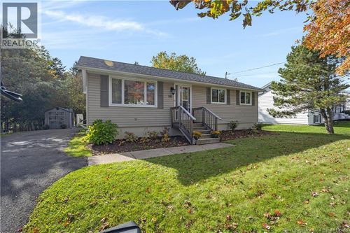 141 Pauline St, Saint John, NB, E2J3K8 | Card Image