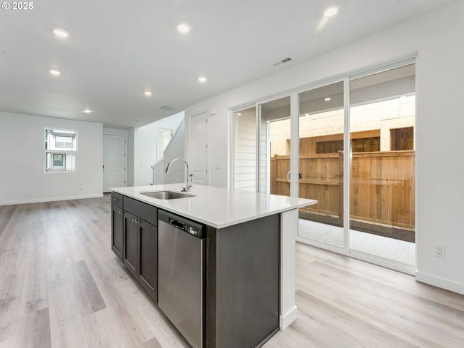 8431 Se Blanton St, House attached with 3 bedrooms, 3 bathrooms and 2 parking in Hillsboro OR | Image 10
