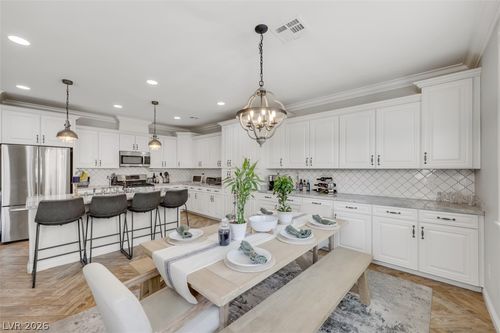 10652 Kearney Mountain Ave, Las Vegas, NV, 89166-5043 | Card Image