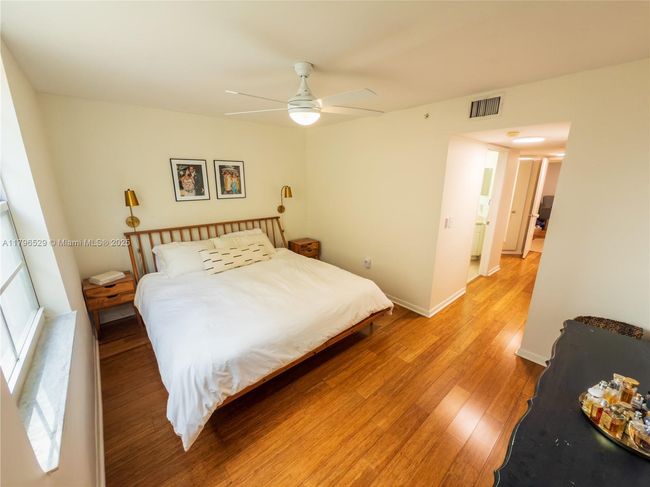 APT-3302 - 520 Se 5 Th Ave, Condo with 3 bedrooms, 2 bathrooms and null parking in Fort Lauderdale FL | Image 17