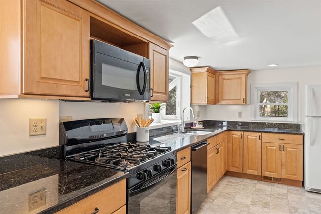7 South St, House other with 3 bedrooms, 3 bathrooms and 2 parking in Wenham MA | Image 12
