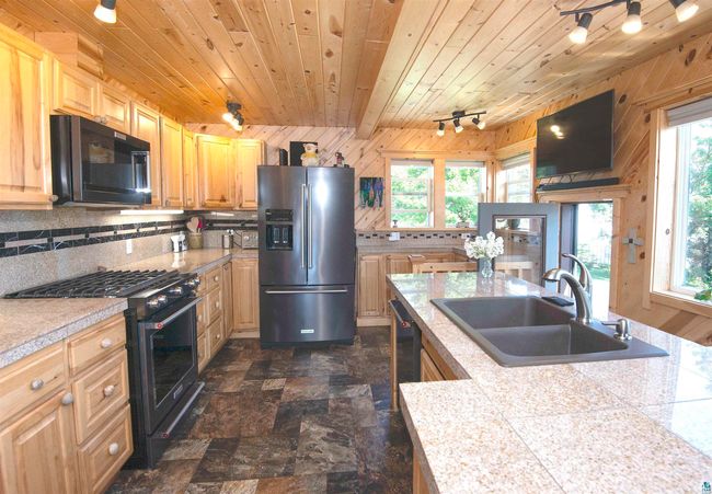 206 N Broadway Ave, House other with 2 bedrooms, 2 bathrooms and null parking in Grand Marais MN | Image 11