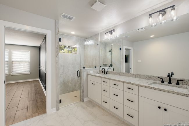 122 Hi View Dr, House other with 3 bedrooms, 3 bathrooms and null parking in Pipe Creek TX | Image 18