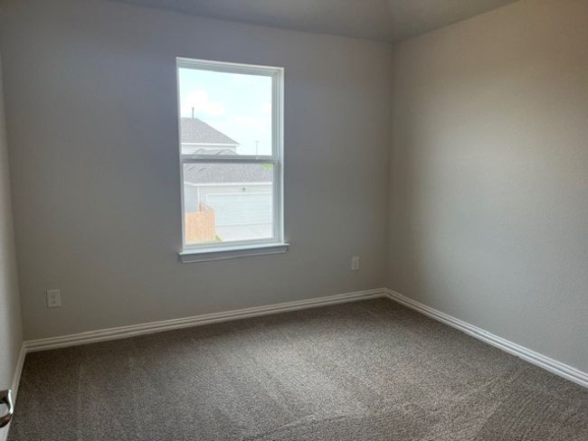 Empty room with carpet | Image 9
