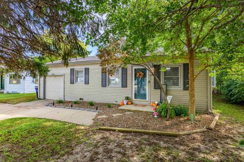 242 Wire Ave, Haysville, KS, 67060-1558 | Card Image