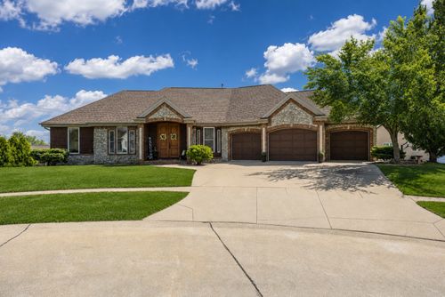2661 Mulberry Ct, Marion, IA, 52302-9556 | Card Image