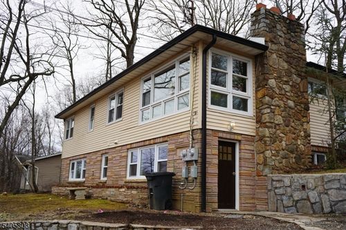 699 Lillian Rd, Landing, NJ, 07850-1453 | Card Image