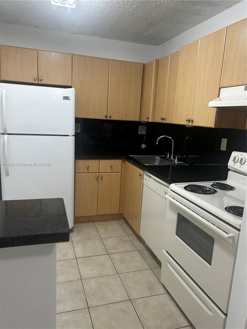 apt-110-7110 Nw 179th St, Hialeah, FL, 33015-5459 | Card Image