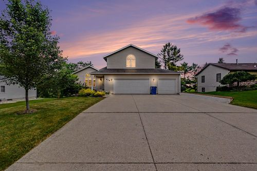 678 Apache Dr, Fremont, MI, 49412-1712 | Card Image