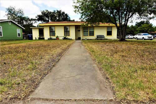 1017 E Huntington St, Beeville, TX, 78102-3711 | Card Image
