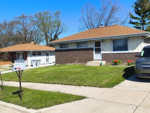 8212 W Mill Road, Milwaukee, WI, 53218 | Card Image