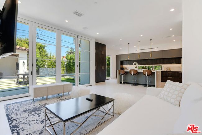 Living Room | Image 10