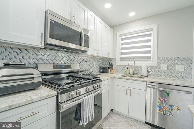 29 Holyoke Dr, House other with 4 bedrooms, 3 bathrooms and null parking in DELRAN NJ | Image 6