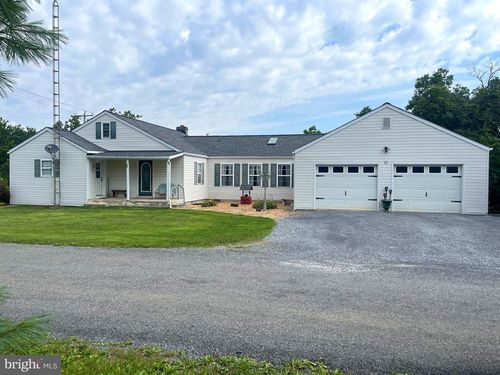 15 Ganotown East Rd, HEDGESVILLE, WV, 25427-6384 | Card Image