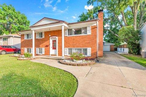 2528 Koper Dr, Sterling Heights, MI, 48310-5236 | Card Image