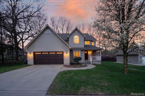 410 Bent Oak St, Fenton, MI, 48430-2287 | Card Image