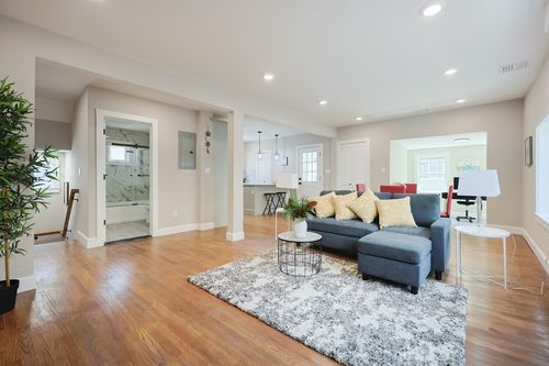 2-11 Watson St, Somerville, MA, 02144-1528 | Card Image