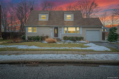 104 Radcliff Dr, East Norwich, NY, 11732-1225 | Card Image