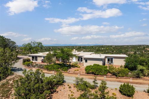 933 Stagecoach Rd, Santa Fe, NM, 87501-1172 | Card Image