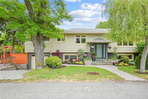 2112 Pentland Rd, Victoria, BC, V8S2W4 | Card Image