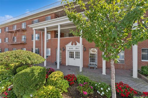 apt-b2-77 S Park Ave, Rockville Centre, NY, 11570-6120 | Card Image