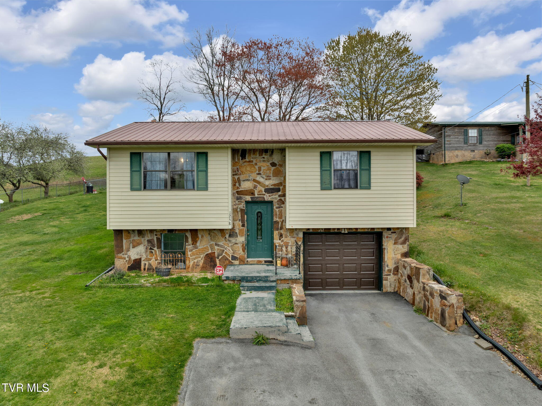 Dogwood Rd, Tazewell, TN 37879