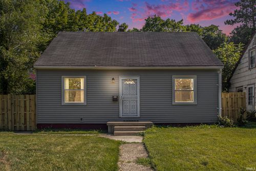 1910 Bergan St, South Bend, IN, 46628-3304 | Card Image