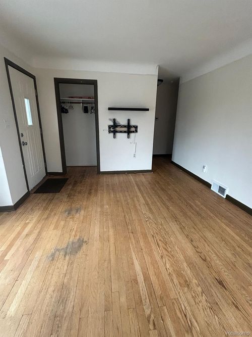 220 Bellevue Ave, Clawson, MI, 48017-2511 | Card Image